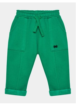 United Colors Of Benetton Spodnie dresowe 3V0KGF031 Zielony Regular Fit ze sklepu MODIVO w kategorii Spodnie chłopięce - zdjęcie 168570554