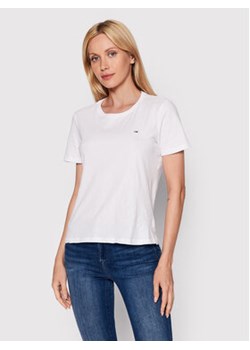 Tommy Jeans T-Shirt DW0DW14616 Biały Regular Fit ze sklepu MODIVO w kategorii Bluzki damskie - zdjęcie 168571800