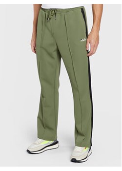 Fila Spodnie dresowe Bruges FAM0174 Zielony Regular Fit ze sklepu MODIVO w kategorii Spodnie męskie - zdjęcie 168573152
