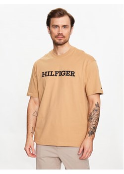 Tommy Hilfiger T-Shirt Monotype MW0MW31539 Brązowy Regular Fit ze sklepu MODIVO w kategorii T-shirty męskie - zdjęcie 168575492