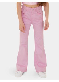 Guess Spodnie materiałowe J4RB01 WF7H0 Różowy Bootcut Fit ze sklepu MODIVO w kategorii Spodnie dziewczęce - zdjęcie 168575531