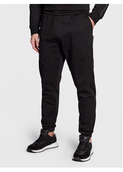 Calvin Klein Spodnie dresowe K10K110820 Czarny Regular Fit ze sklepu MODIVO w kategorii Spodnie męskie - zdjęcie 168577532