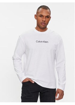 Calvin Klein Longsleeve Hero K10K112396 Biały Regular Fit ze sklepu MODIVO w kategorii T-shirty męskie - zdjęcie 168578403