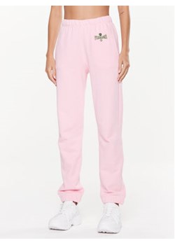 Chiara Ferragni Spodnie dresowe 74CBAT01 Różowy Regular Fit ze sklepu MODIVO w kategorii Spodnie damskie - zdjęcie 168581772