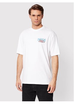 Makia T-Shirt MAURI KUNNAS Turso U21012 Biały Relaxed Fit ze sklepu MODIVO w kategorii T-shirty męskie - zdjęcie 168582952