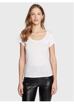 Guess T-Shirt Script Logo W2GI52 K9SN1 Biały Regular Fit ze sklepu MODIVO w kategorii Bluzki damskie - zdjęcie 168585284