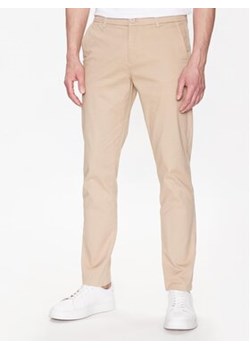 Lindbergh Spodnie materiałowe 30-005048 Beżowy Regular Fit ze sklepu MODIVO w kategorii Spodnie męskie - zdjęcie 168585353