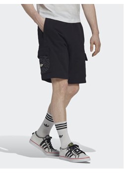 adidas Szorty sportowe Graphic Ozworld HL9257 Czarny Regular Fit ze sklepu MODIVO w kategorii Spodenki męskie - zdjęcie 168586452