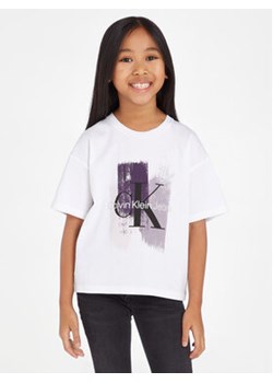 Calvin Klein Jeans T-Shirt Monogram IG0IG02101 Biały Regular Fit ze sklepu MODIVO w kategorii Bluzki dziewczęce - zdjęcie 168587651