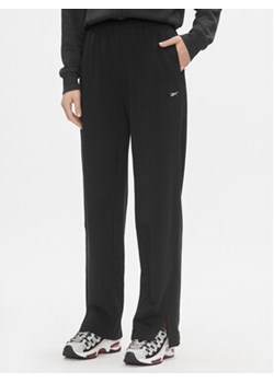 Reebok Spodnie dresowe Classics IL4647 Czarny Relaxed Fit ze sklepu MODIVO w kategorii Spodnie damskie - zdjęcie 168588062