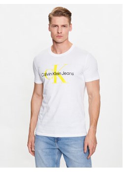 Calvin Klein Jeans T-Shirt J30J320806 Biały Regular Fit ze sklepu MODIVO w kategorii T-shirty męskie - zdjęcie 168588351