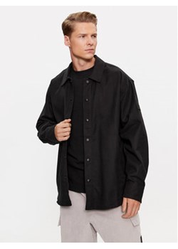 Calvin Klein Jeans Koszula Premium Essentials J30J323971 Czarny Relaxed Fit ze sklepu MODIVO w kategorii Koszule męskie - zdjęcie 168588451