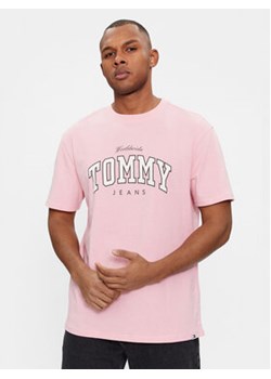 Tommy Jeans T-Shirt Varsity DM0DM18287 Różowy Regular Fit ze sklepu MODIVO w kategorii T-shirty męskie - zdjęcie 168590084