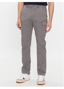 Napapijri Spodnie materiałowe Yasuni NP0A4H1G Szary Regular Fit ze sklepu MODIVO w kategorii Spodnie męskie - zdjęcie 168590090