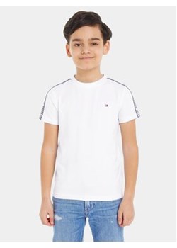 Tommy Hilfiger T-Shirt Tape KB0KB08782 S Biały Regular Fit ze sklepu MODIVO w kategorii T-shirty chłopięce - zdjęcie 168591091