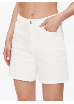 Tommy Hilfiger Szorty jeansowe WW0WW40211 Biały Regular Fit ze sklepu MODIVO w kategorii Szorty - zdjęcie 168591092