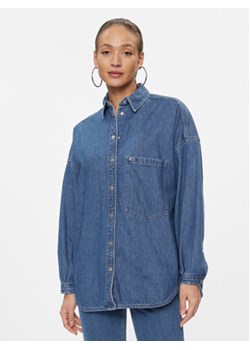 Tommy Jeans Koszula jeansowa DW0DW16422 Niebieski Relaxed Fit ze sklepu MODIVO w kategorii Koszule damskie - zdjęcie 168591410