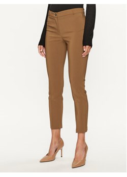 Rinascimento Spodnie materiałowe CFC0114968003 Brązowy Regular Fit ze sklepu MODIVO w kategorii Spodnie damskie - zdjęcie 168592500