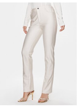 Guess Spodnie materiałowe Carly W4RB60 KC4C0 Écru Slim Fit ze sklepu MODIVO w kategorii Spodnie damskie - zdjęcie 168593502