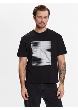 Calvin Klein T-Shirt Motion Graphic Comfort T-Shirt K10K111116 Czarny Regular Fit ze sklepu MODIVO w kategorii T-shirty męskie - zdjęcie 168593861
