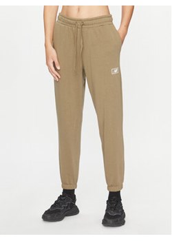New Balance Spodnie dresowe Essentials French Terry Pant WP33508 Zielony Regular Fit ze sklepu MODIVO w kategorii Spodnie męskie - zdjęcie 168595141