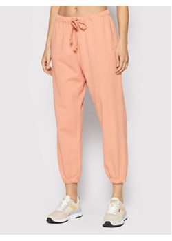Levi's® Spodnie dresowe A0887-0006 Pomarańczowy Regular Fit ze sklepu MODIVO w kategorii Spodnie damskie - zdjęcie 168595362