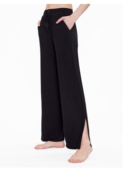 Triumph Spodnie piżamowe Climate Aloe 10213426 Czarny Regular Fit ze sklepu MODIVO w kategorii Piżamy damskie - zdjęcie 168595610