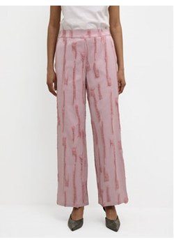 Karen by Simonsen Spodnie materiałowe Masha 10104778 Różowy Relaxed Fit ze sklepu MODIVO w kategorii Spodnie damskie - zdjęcie 168597912