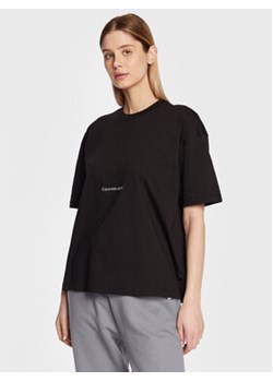 Calvin Klein Jeans T-Shirt J20J220768 Czarny Boyfriend Fit ze sklepu MODIVO w kategorii Bluzki damskie - zdjęcie 168598620