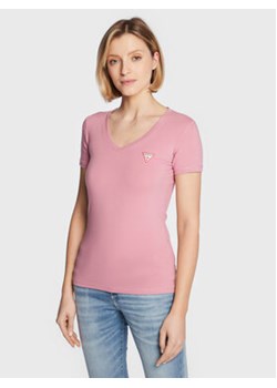 Guess T-Shirt Mini Triangle W2YI45 J1311 Różowy Slim Fit ze sklepu MODIVO w kategorii Bluzki damskie - zdjęcie 168599871