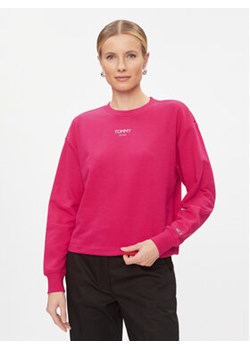 Tommy Jeans Bluza Ess Logo DW0DW16393 Różowy Cropped Fit ze sklepu MODIVO w kategorii Bluzy damskie - zdjęcie 168599890