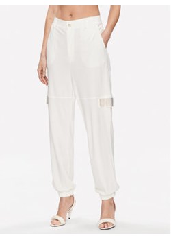 Liu Jo Sport Spodnie dresowe TA3156 J5942 Biały Regular Fit ze sklepu MODIVO w kategorii Spodnie damskie - zdjęcie 168600902