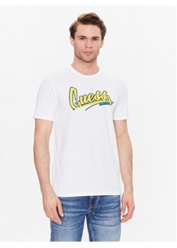 Guess T-Shirt F3GI10 J1314 Biały Regular Fit ze sklepu MODIVO w kategorii T-shirty męskie - zdjęcie 168603873