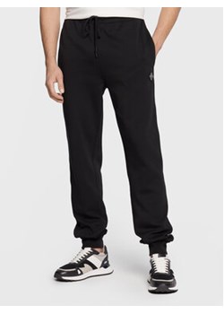 J.Lindeberg Spodnie dresowe Creed FMJS0651 Czarny Relaxed Fit ze sklepu MODIVO w kategorii Spodnie męskie - zdjęcie 168604732