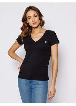 Calvin Klein Jeans T-Shirt Rood J20J213716 Czarny Regular Fit ze sklepu MODIVO w kategorii Bluzki damskie - zdjęcie 168605113