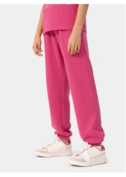 4F Spodnie dresowe 4FJAW23TTROF426 Różowy Regular Fit ze sklepu MODIVO w kategorii Spodnie dziewczęce - zdjęcie 168605373