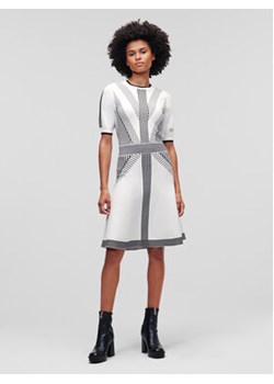 KARL LAGERFELD Sukienka dzianinowa 226W1350 Biały Regular Fit ze sklepu MODIVO w kategorii Sukienki - zdjęcie 168605660