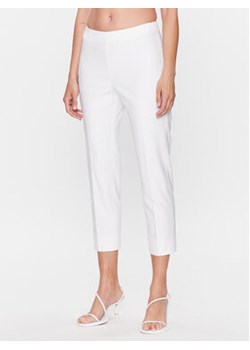 Peserico Spodnie materiałowe PH4863J0 Biały Regular Fit ze sklepu MODIVO w kategorii Spodnie damskie - zdjęcie 168606010