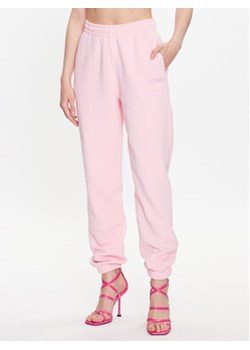ROTATE Spodnie dresowe Crystal 700157043 Różowy Relaxed Fit ze sklepu MODIVO w kategorii Spodnie damskie - zdjęcie 168606303
