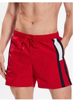 Tommy Hilfiger Szorty kąpielowe UM0UM02730 Czerwony Slim Fit ze sklepu MODIVO w kategorii Kąpielówki - zdjęcie 168607664
