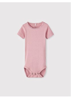 NAME IT Body dziecięce 13209212 Różowy Regular Fit ze sklepu MODIVO w kategorii Body niemowlęce - zdjęcie 168609193