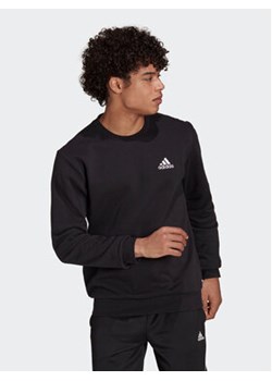 adidas Bluza Essentials Fleece Sweatshirt GV5295 Czarny Regular Fit ze sklepu MODIVO w kategorii Bluzy męskie - zdjęcie 168610843