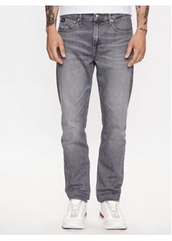 Calvin Klein Jeans Jeansy J30J323363 Szary Slim Taper Fit ze sklepu MODIVO w kategorii Jeansy męskie - zdjęcie 168611182