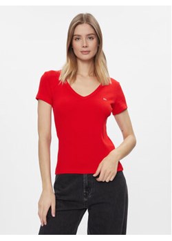 Tommy Jeans T-Shirt Essential DW0DW17385 Czerwony Slim Fit ze sklepu MODIVO w kategorii Bluzki damskie - zdjęcie 168611252