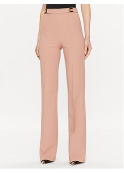 Elisabetta Franchi Spodnie materiałowe PA-004-36E2-V300 Różowy Regular Fit ze sklepu MODIVO w kategorii Spodnie damskie - zdjęcie 168613374