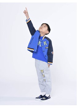 Kenzo Kids Spodnie dresowe K24289 S Szary Regular Fit ze sklepu MODIVO w kategorii Spodnie chłopięce - zdjęcie 168614252