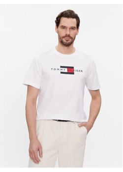Tommy Hilfiger T-Shirt Flag Tee MW0MW37859 Biały Regular Fit ze sklepu MODIVO w kategorii T-shirty męskie - zdjęcie 168614551