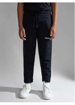 Napapijri Spodnie dresowe NP0A4HGH D Czarny Regular Fit ze sklepu MODIVO w kategorii Spodnie chłopięce - zdjęcie 168615041