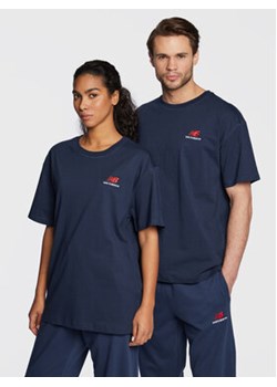 New Balance T-Shirt Unisex UT21503 Granatowy Relaxed Fit ze sklepu MODIVO w kategorii Bluzki damskie - zdjęcie 168616032
