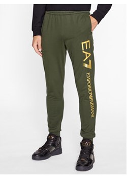 EA7 Emporio Armani Spodnie dresowe 8NPPC3 PJ05Z 0845 Zielony Regular Fit ze sklepu MODIVO w kategorii Spodnie męskie - zdjęcie 168619001